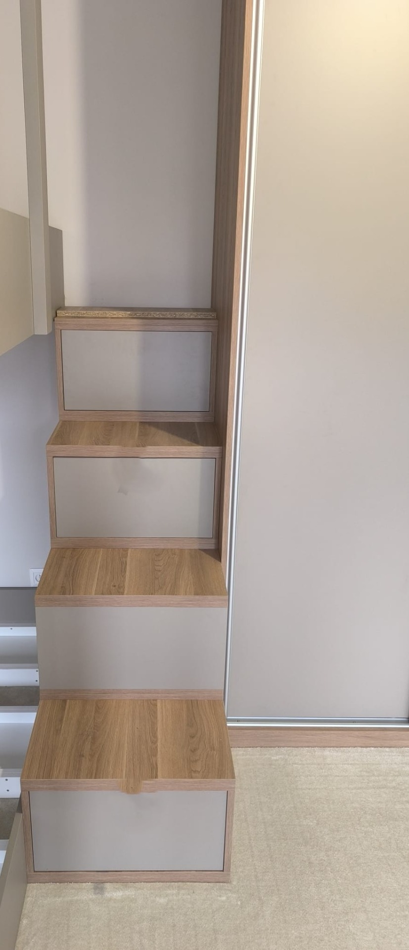 Dětský pokoj pro 2 děti - palanda a úložné prostory - foto 2