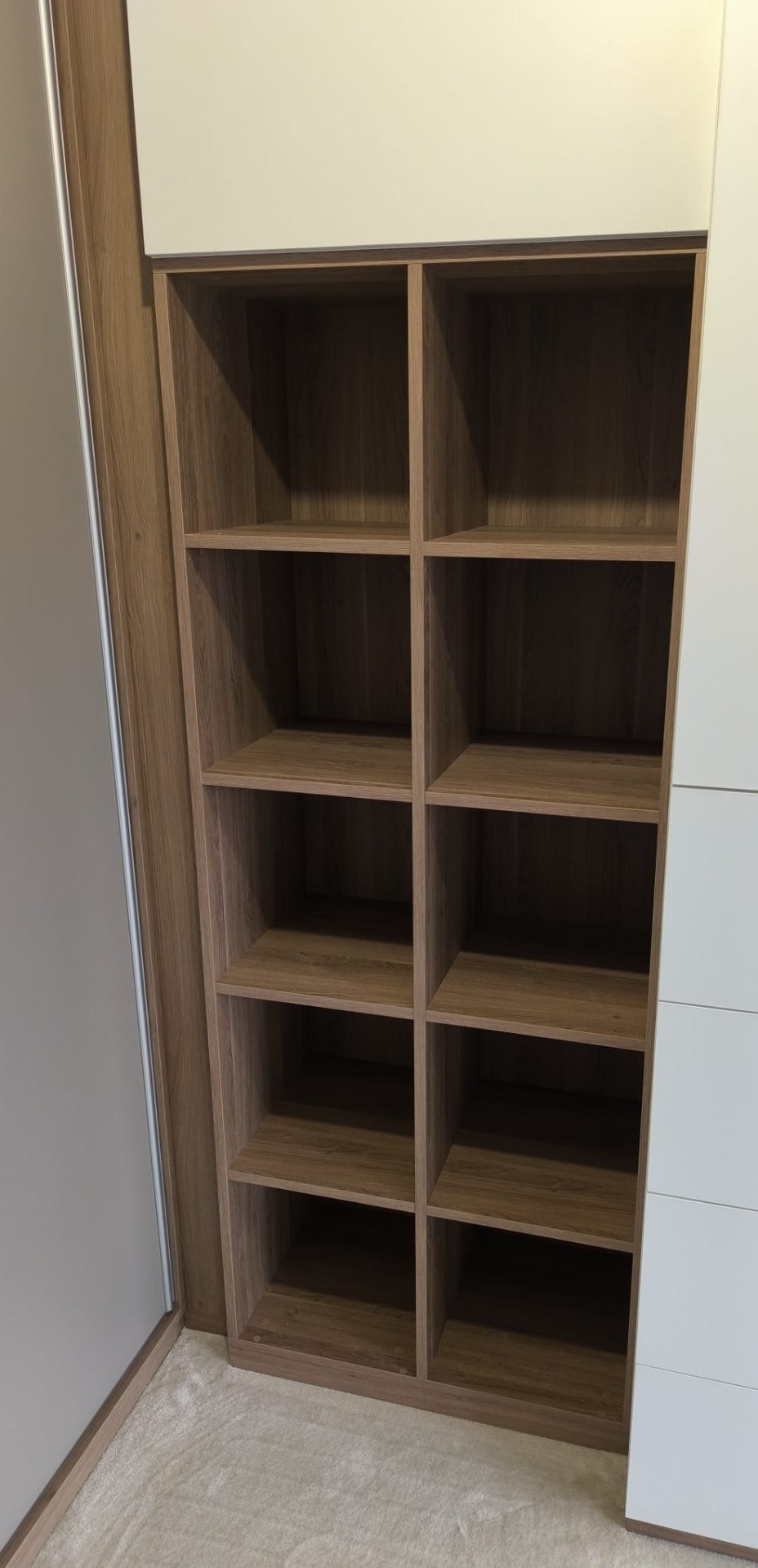 Dětský pokoj pro 2 děti - palanda a úložné prostory - foto 4