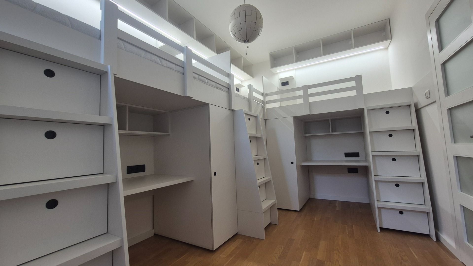 Rohová nábytková sestava pro 3 děti