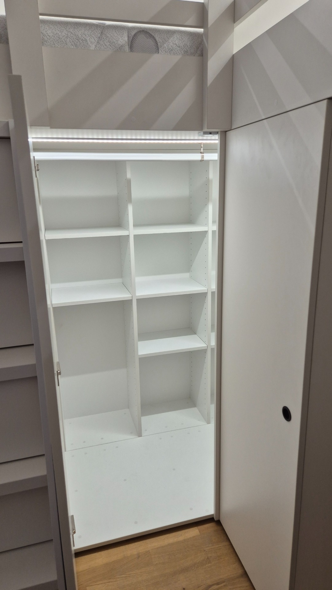 Walk-in closet (šatna)
