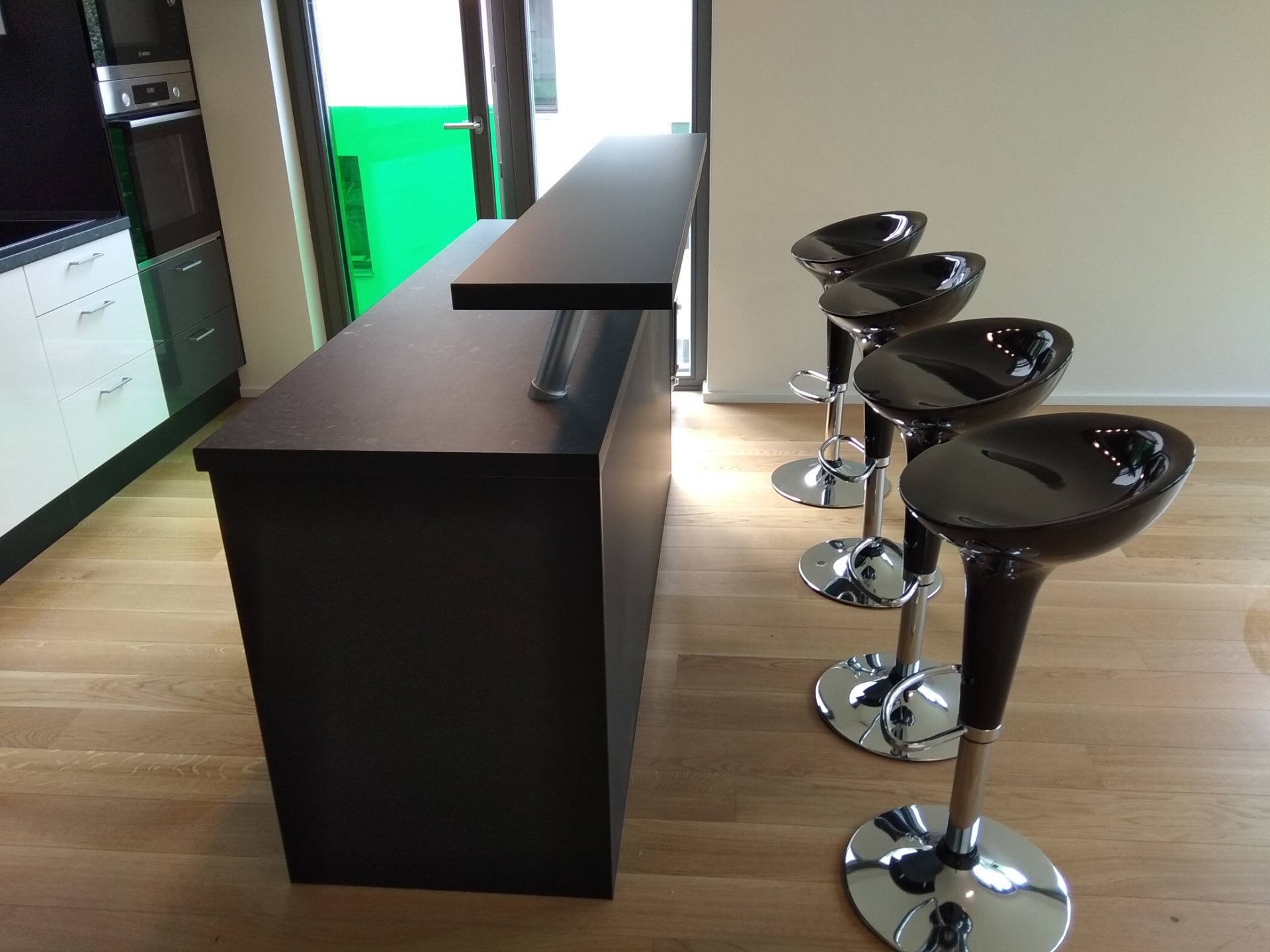 Ostrůvek s barovým pultem